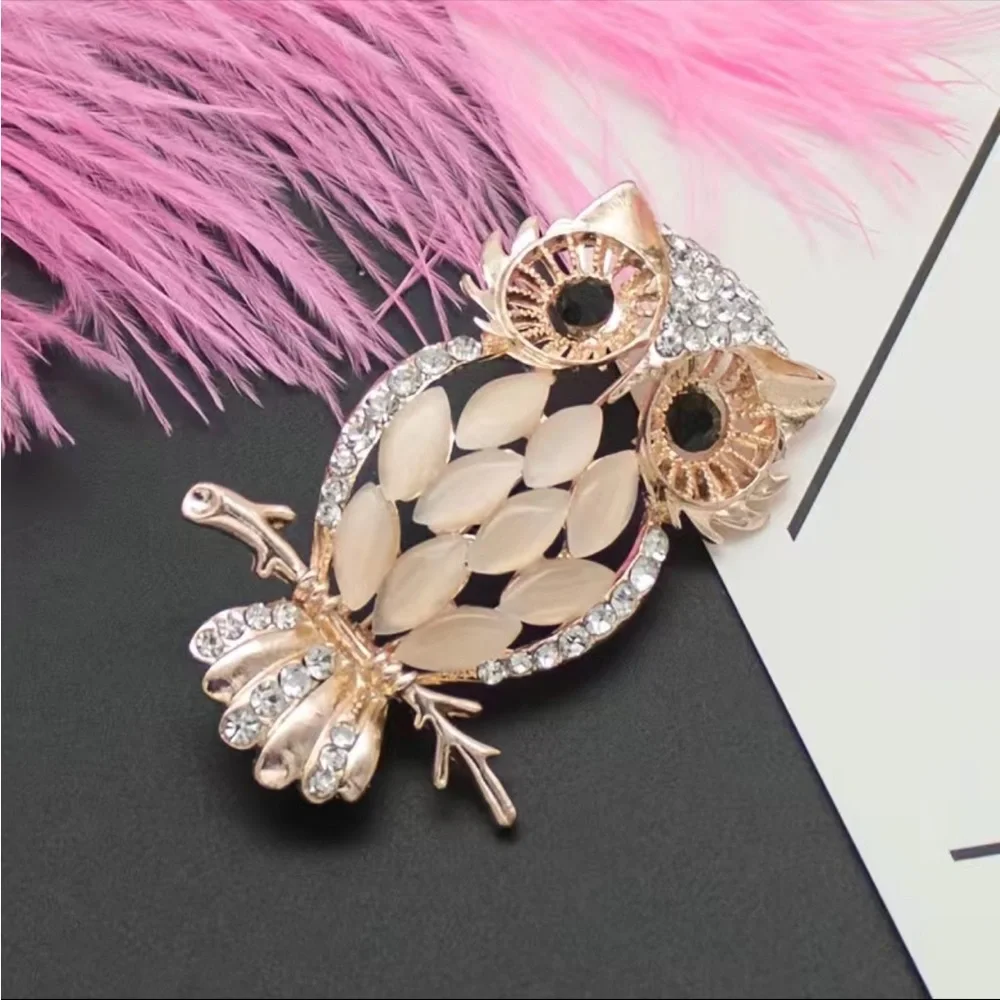 NEW Gold 14K plated Owl brooch pin with beige moon stones & diamonds